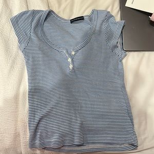 brandy melville 3 buttoned top